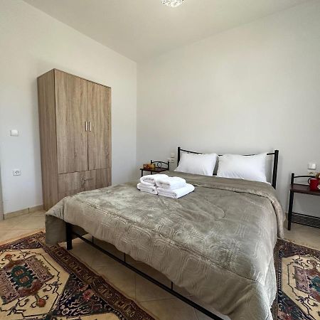 Georgia'S Guesthouse Калампака Экстерьер фото